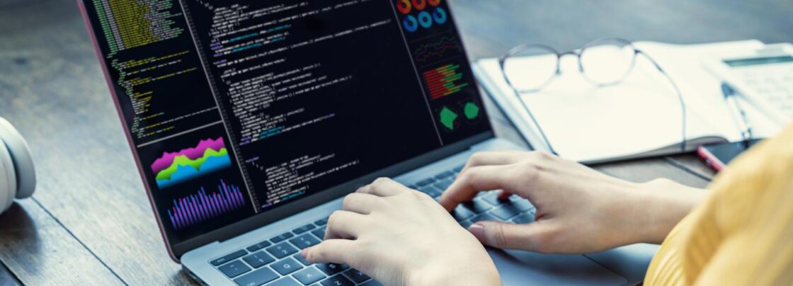 آموزش و راهنمایی آنلاین کامپیوتر چیست و چرا امروزه اهمیت حیاتی دارد؟